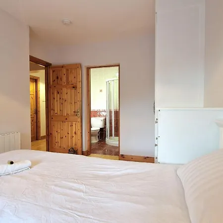 3 Bedroom Centre Apartment *